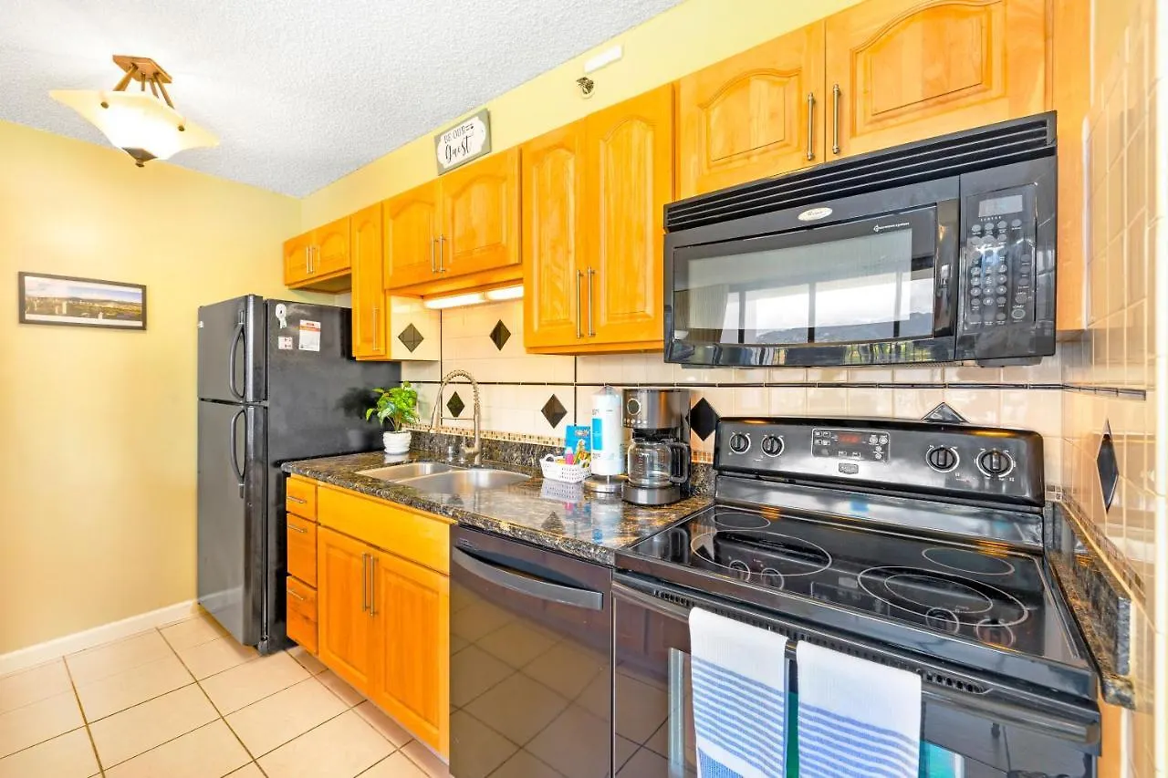 Stylish Condo With Mountain Views In Waikiki Banyan! Honolulu