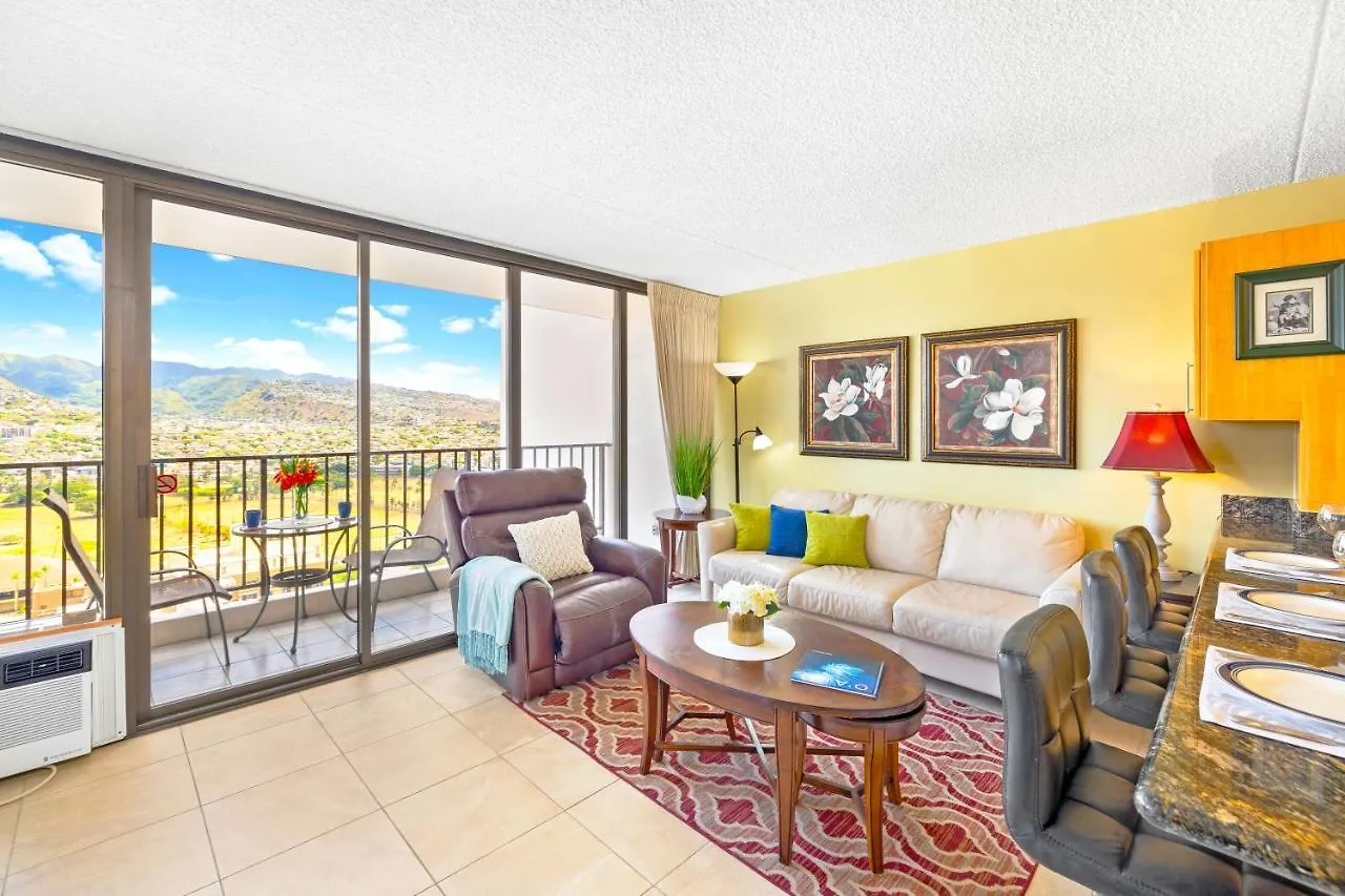 Stylish Condo With Mountain Views In Waikiki Banyan! Χονολουλού