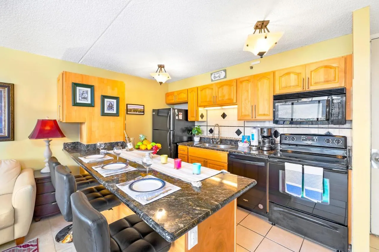 Apartment Stylish Condo With Mountain Views In Waikiki Banyan! Honolulu