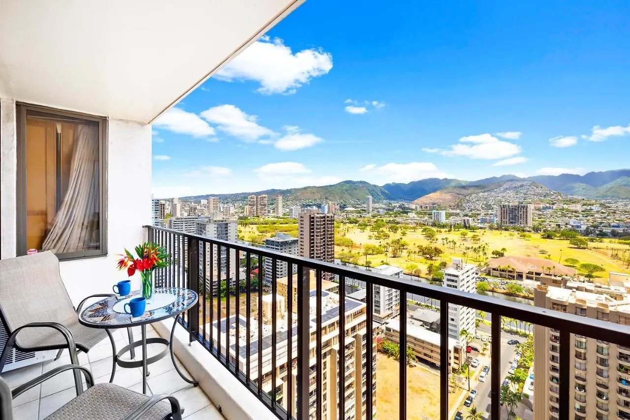 Stylish Condo With Mountain Views In Waikiki Banyan! Honolulu Apartment