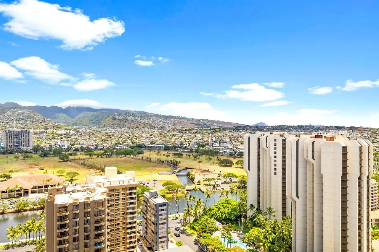 Apartment Stylish Condo With Mountain Views In Waikiki Banyan! Honolulu