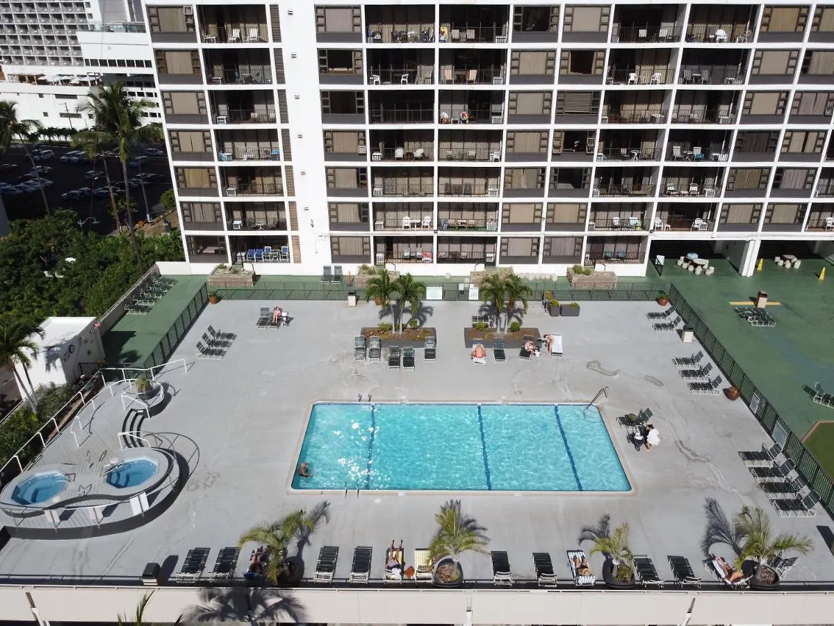 Stylish Condo With Mountain Views In Waikiki Banyan! Honolulu Apartment