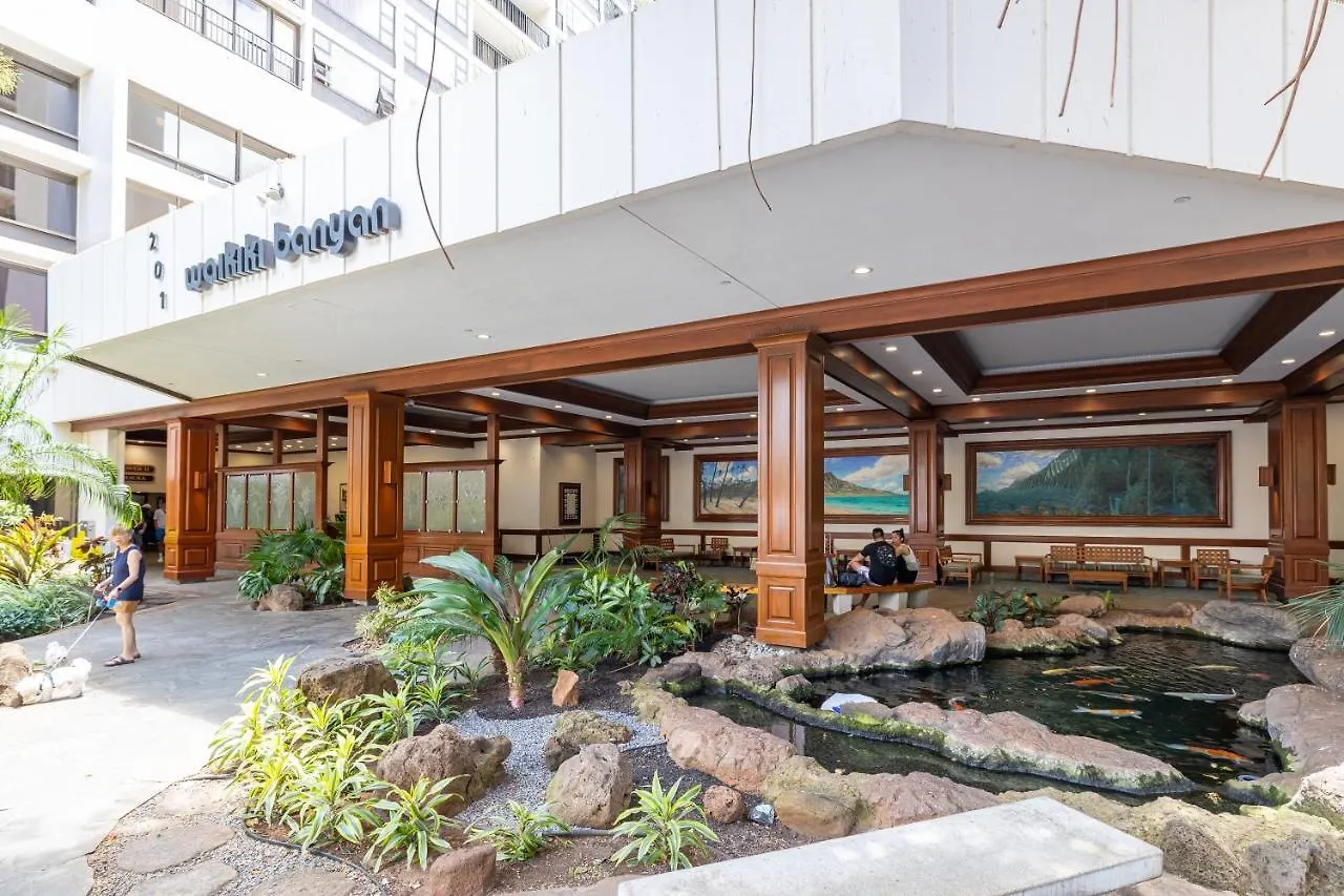 Stylish Condo With Mountain Views In Waikiki Banyan! Honolulu