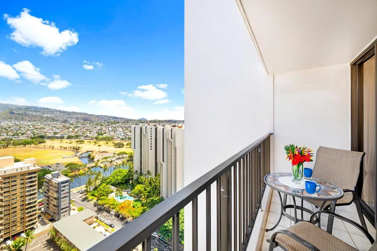 Stylish Condo With Mountain Views In Waikiki Banyan! Honolulu United States