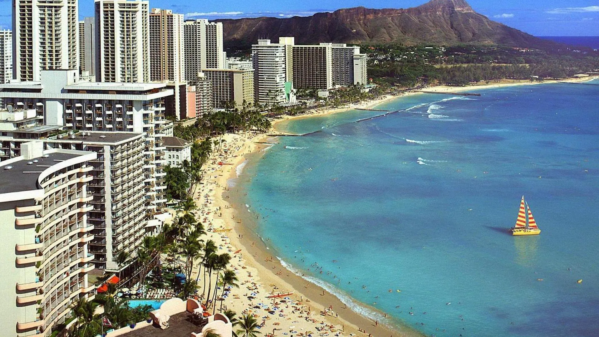 Stylish Condo With Mountain Views In Waikiki Banyan! Honolulu Apartment