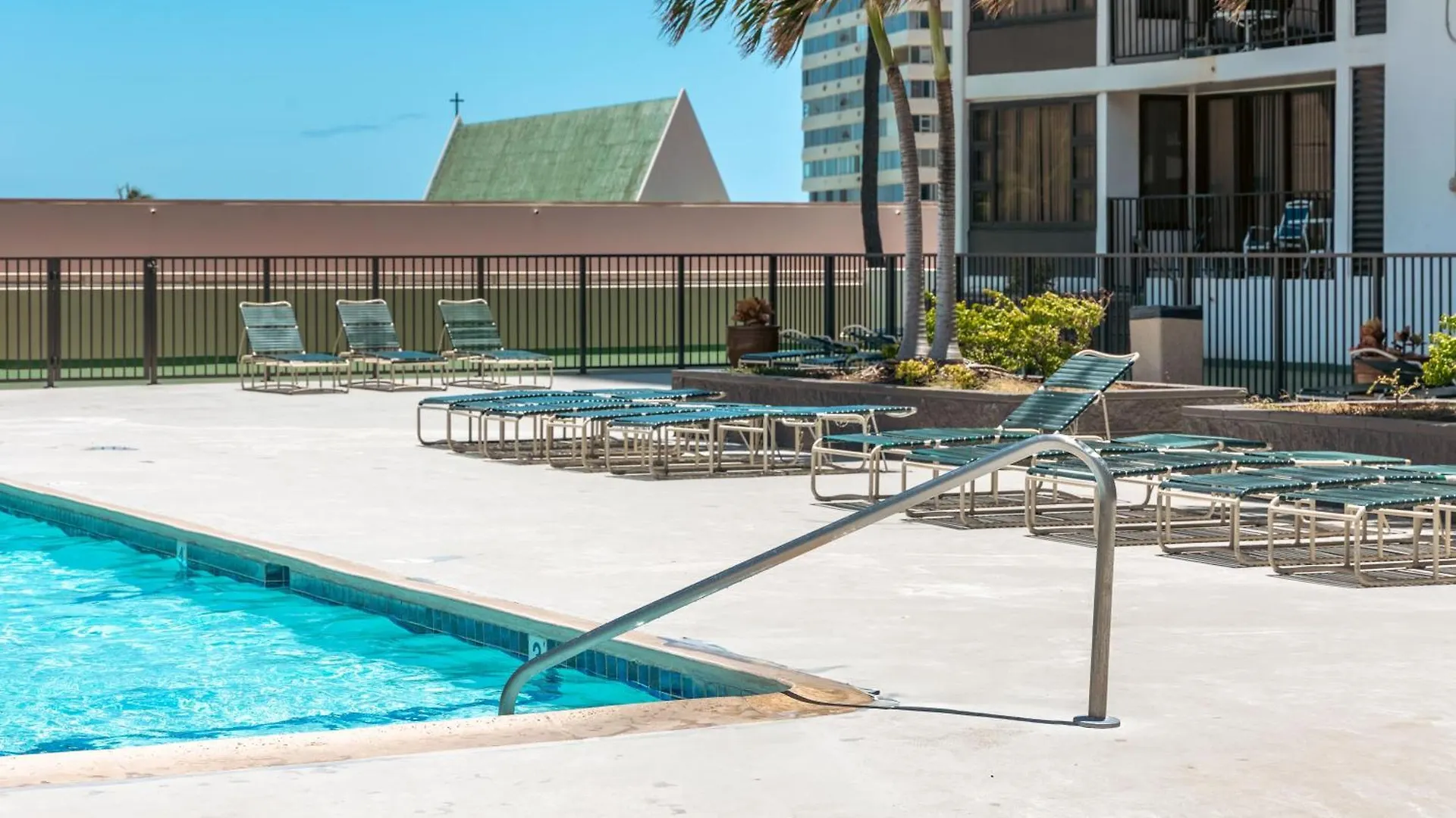 Stylish Condo With Mountain Views In Waikiki Banyan! Χονολουλού
